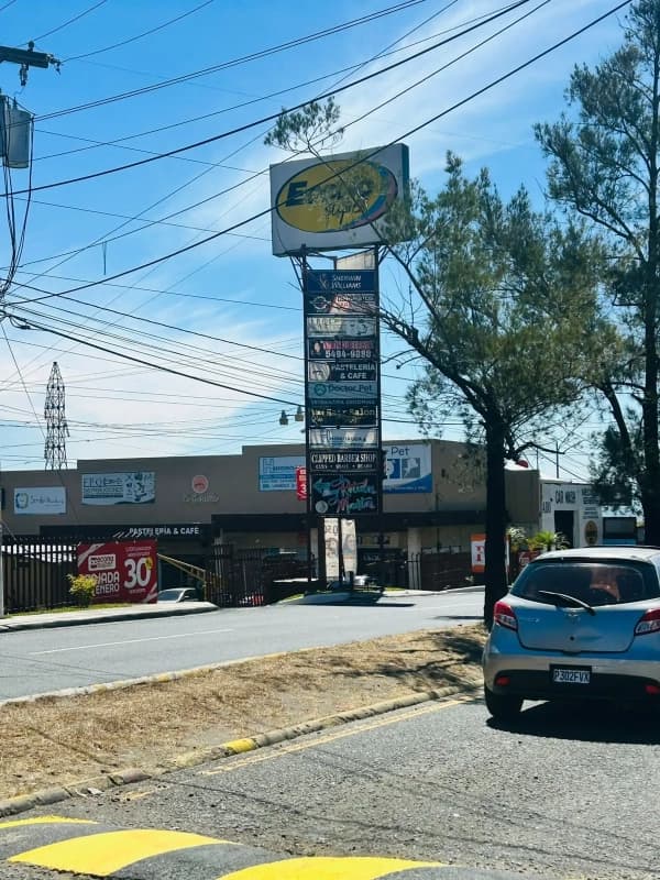 Local en Venta Boulevard Sur, San Cristóbal, Zona 8 de Mixco