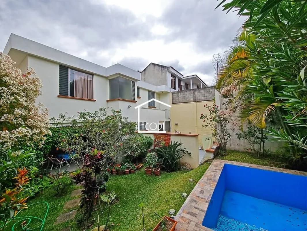 Casa en San Cristóbal, zona 8 de Mixco