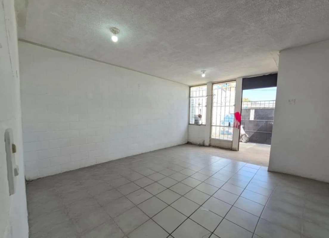 Casa con Local Mixco Zona 10 San Jacinto
