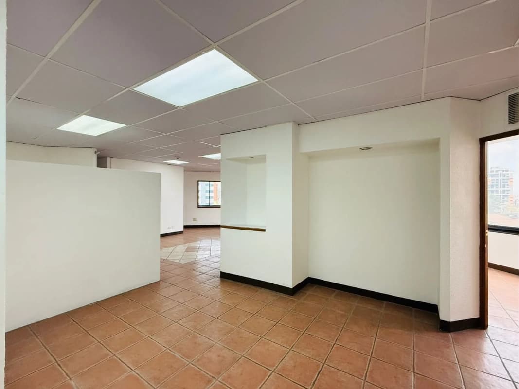 ALQUILER DE OFICINA TABICADA 154MT2 - MURANO CENTER, ZONA 10