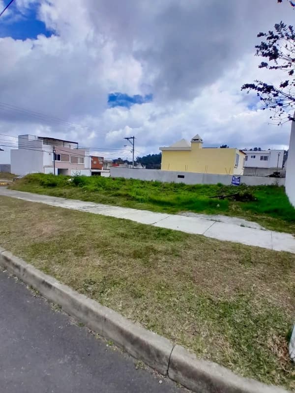 Zona 16 • Terreno en Venta • Residencial Hacienda Real