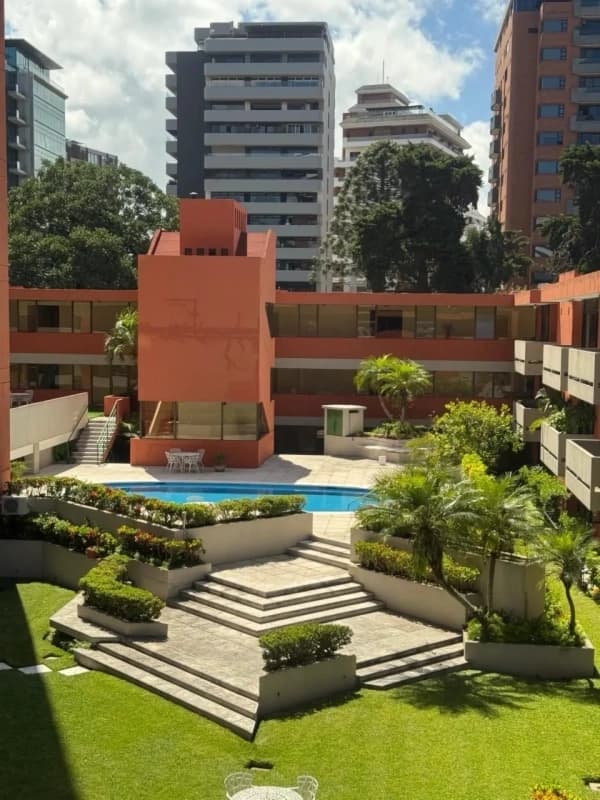 Townhouse/apto en venta VILLA REAL Zona 10 (D)