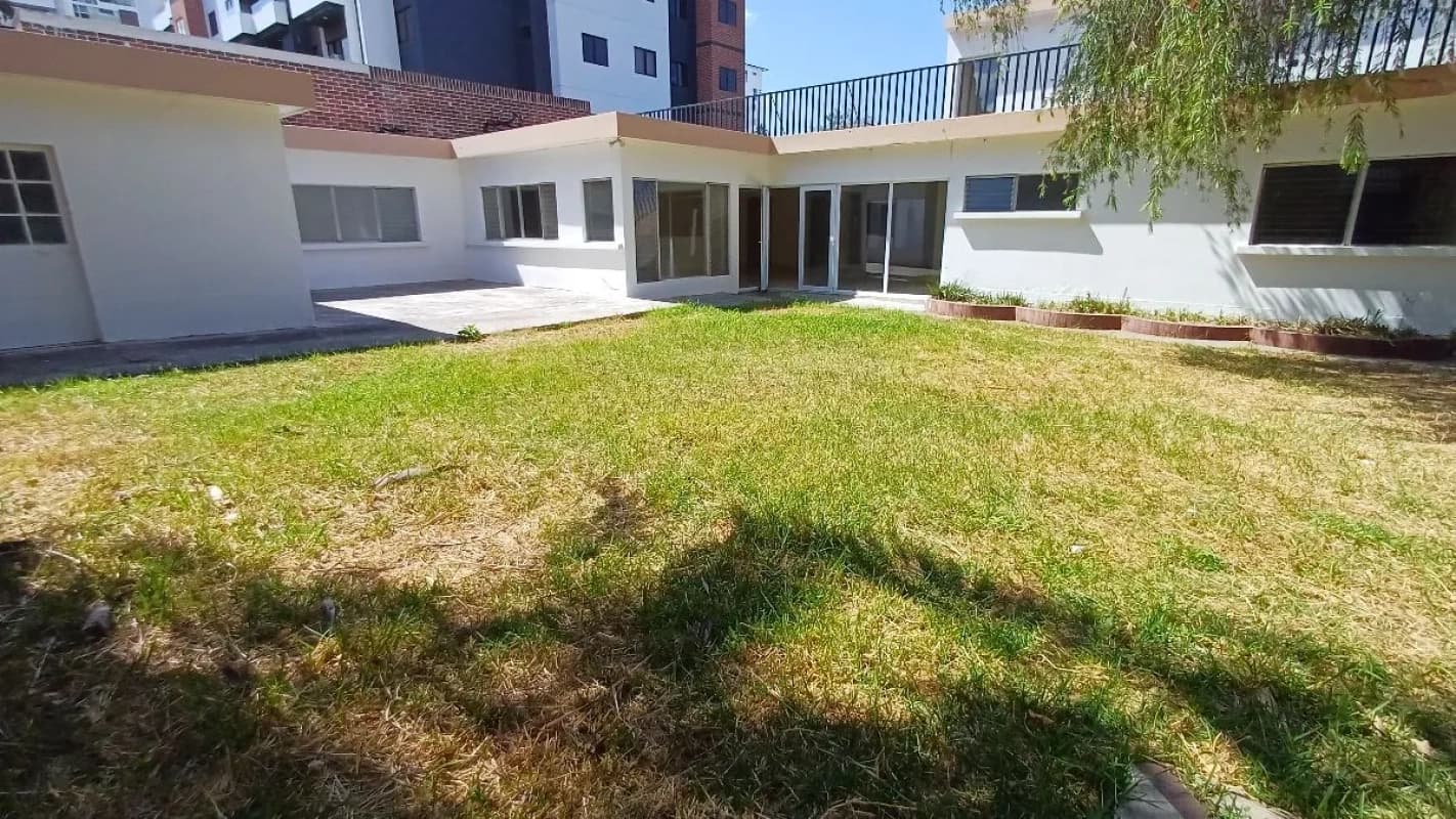 Casa en Renta en zona 15 vh2