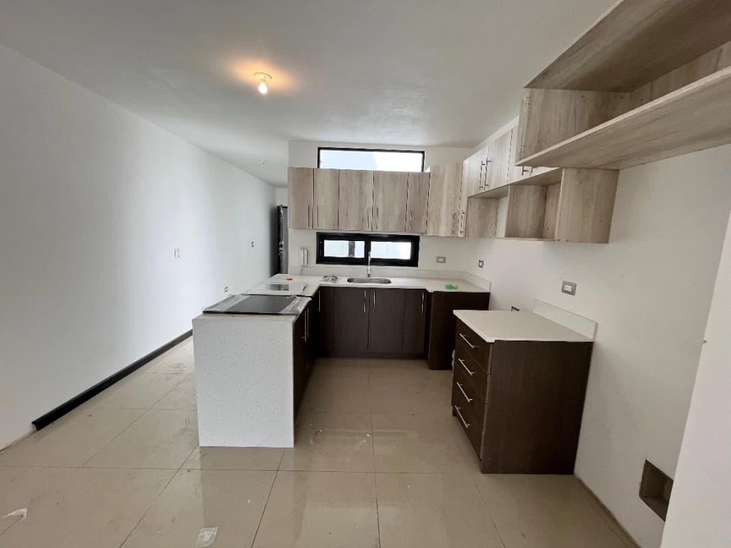 CASA DE 3 HABITACIONES EN VENTA  ZONA 16 HACIENDA REAL