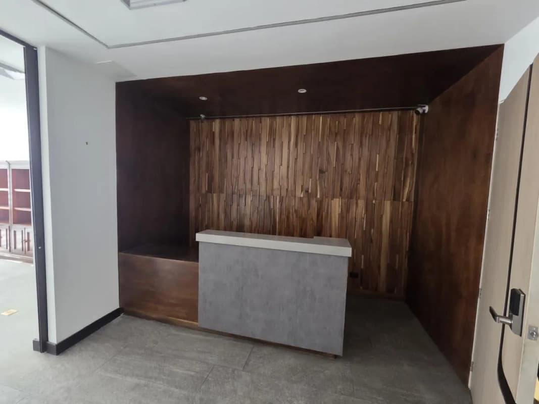 Se Alquila Local en Renovati, Zona 10.