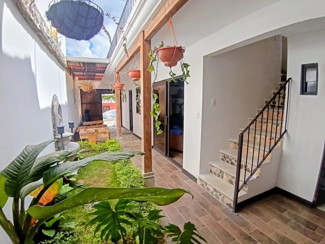 BONITA CASA EN VENTA EN BARRIOS LAS CAMPANAS