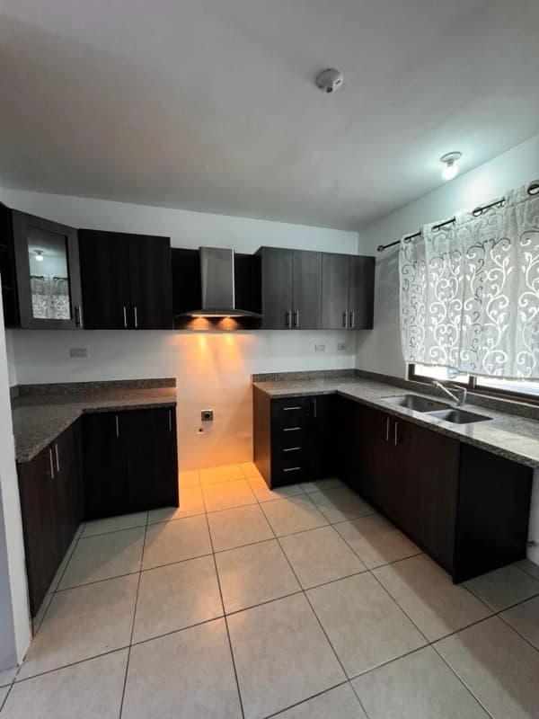 Venta de Casa Vistas de San Isidro Zona 16