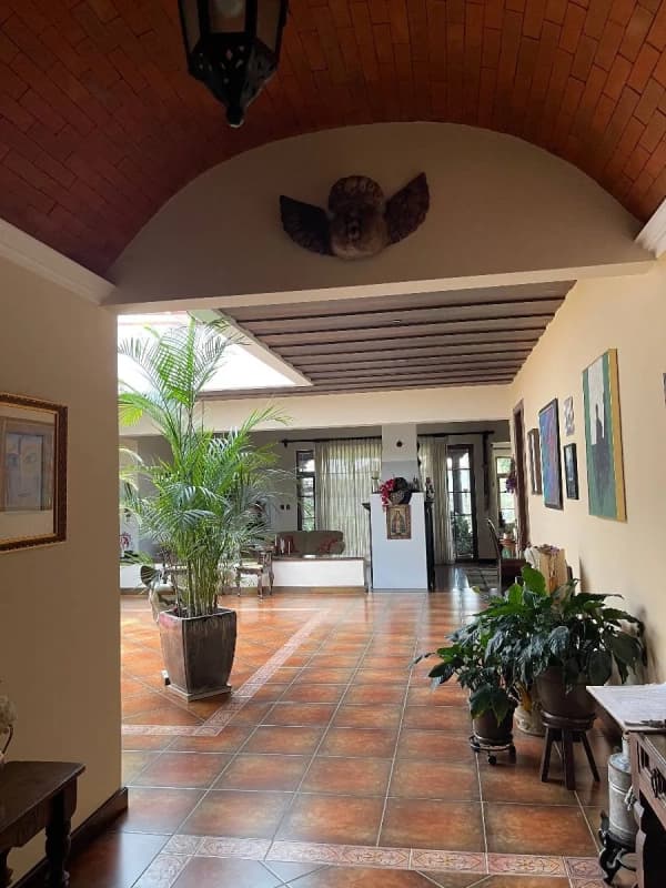 VENDO CASA DE UN NIVEL EN HACIENDA NUEVA CONTRY CLUB