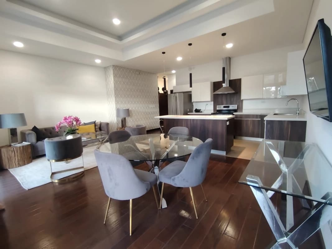 Lindo y Amplio apartamento en Cayala