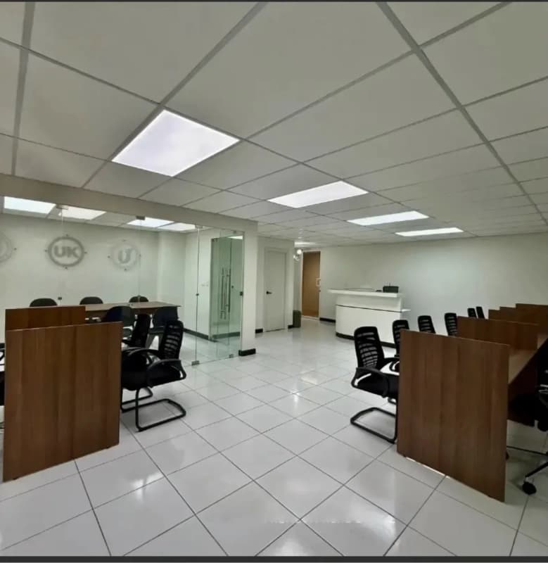 OFICINA NUEVA AMUEBLADA EN RENTA – EDIFICIO 01010, ZONA 10