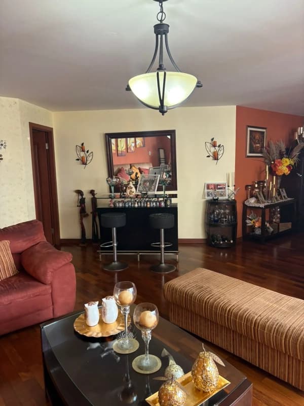 EN VENTA APARTAMENTO EN LAS GEMAS ZONA 11
