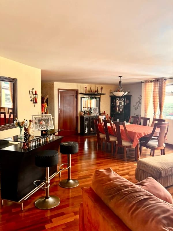 Zona 11 • Apartamento en Venta • Edificio Las Gemas