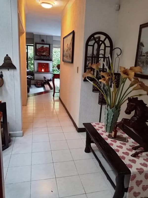 Casa en zona 10 con encanto  - a pocas metros del Blvd. Los Próceres