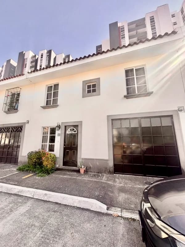 Zona 4 Mixco • Casa en Renta • Condominio El Barrio San Nicolás