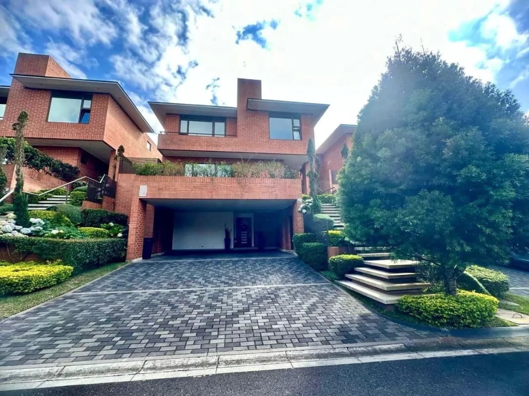 Casa de lujo en venta en Condominio Camelias – Km 15 Carretera a El Salvador
