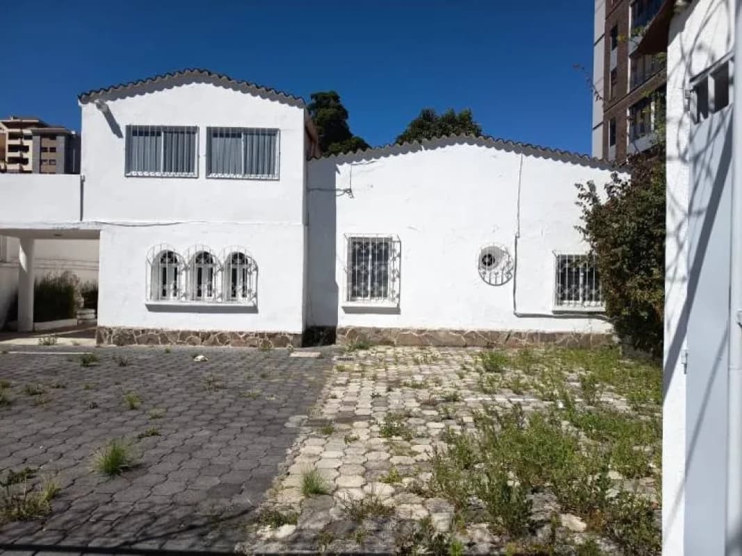 Casa fuera de condominio en Renta, Zona 10