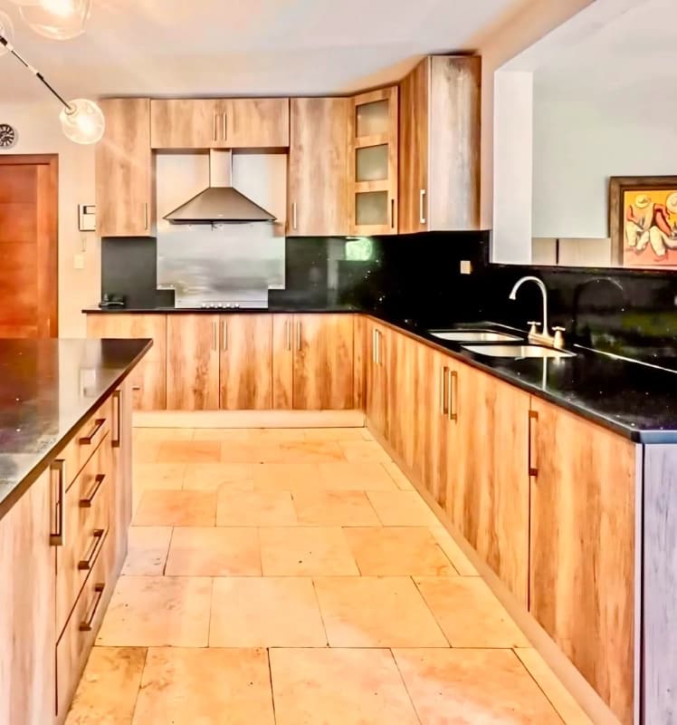 Km. 13.5 CAES • Casa en Venta • Bosques de Las Luces