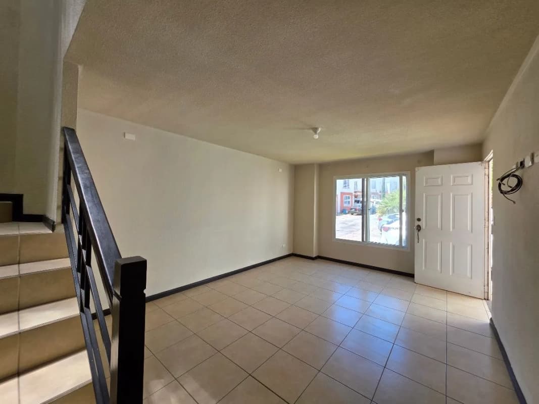 CASA EN VENTA EN HACIENDA DE LAS FLORES VILLA NUEVA