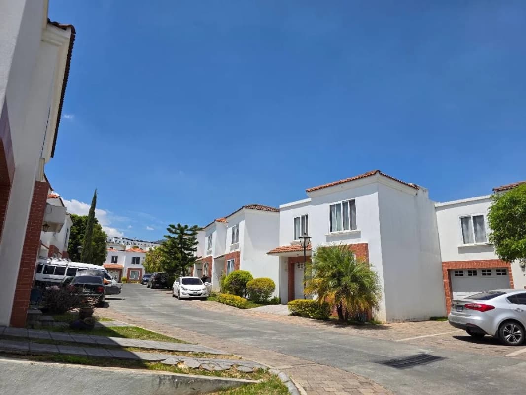 Vendo Casa en hacienda de las flores Villa Nueva