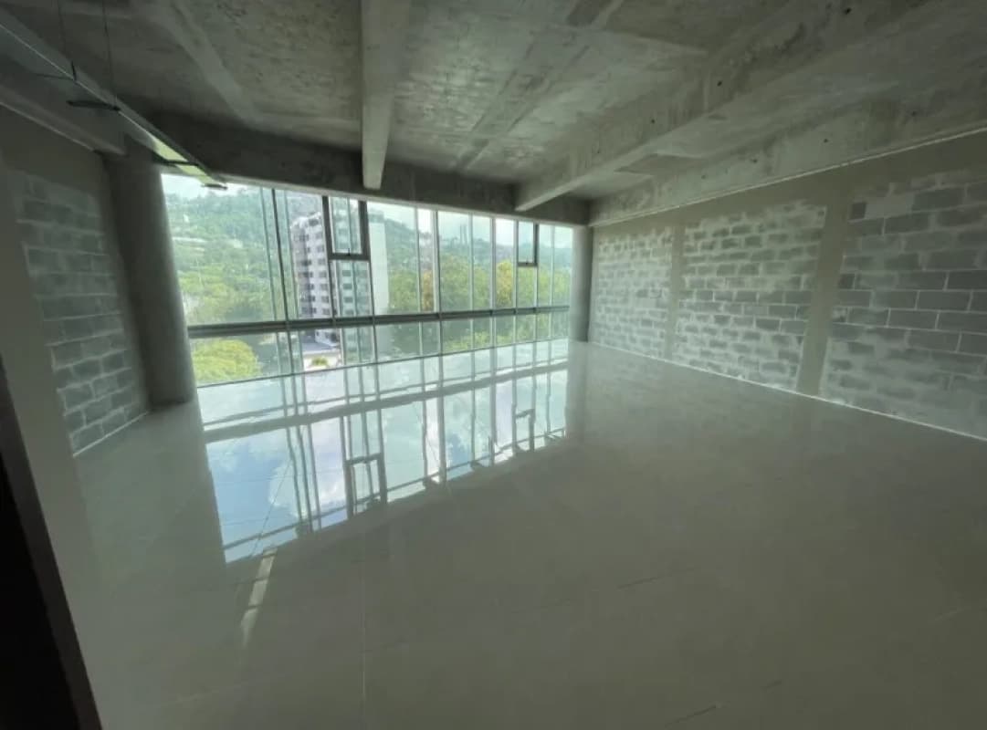 Oficina en renta en edificio Insigne