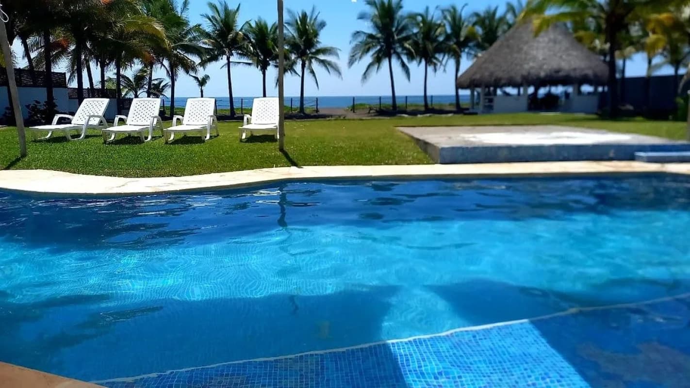 Casa de Playa en Venta en La Curvina, Monterrico