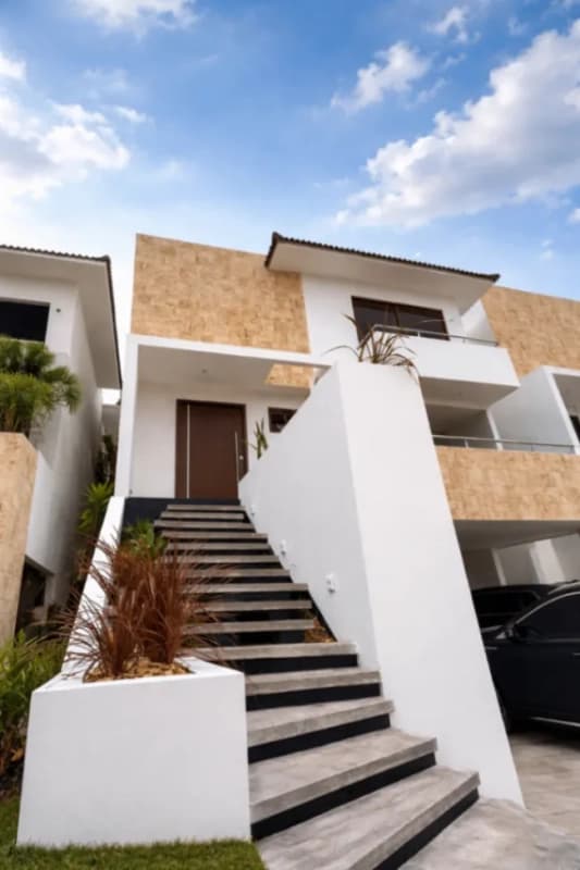 Casa nueva de lujo en venta | Lomas de San Isidro, zona 16