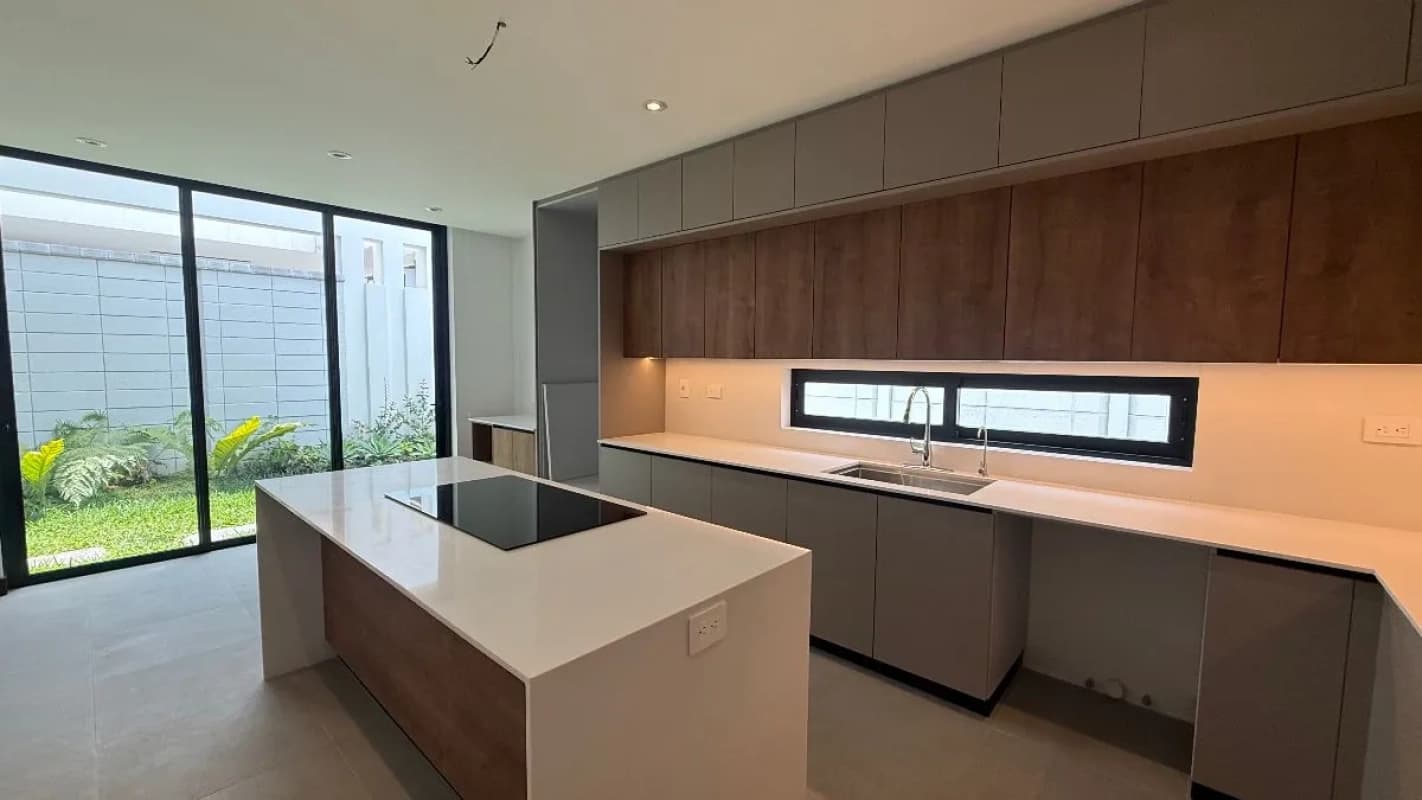 Casa en renta en Zona 10