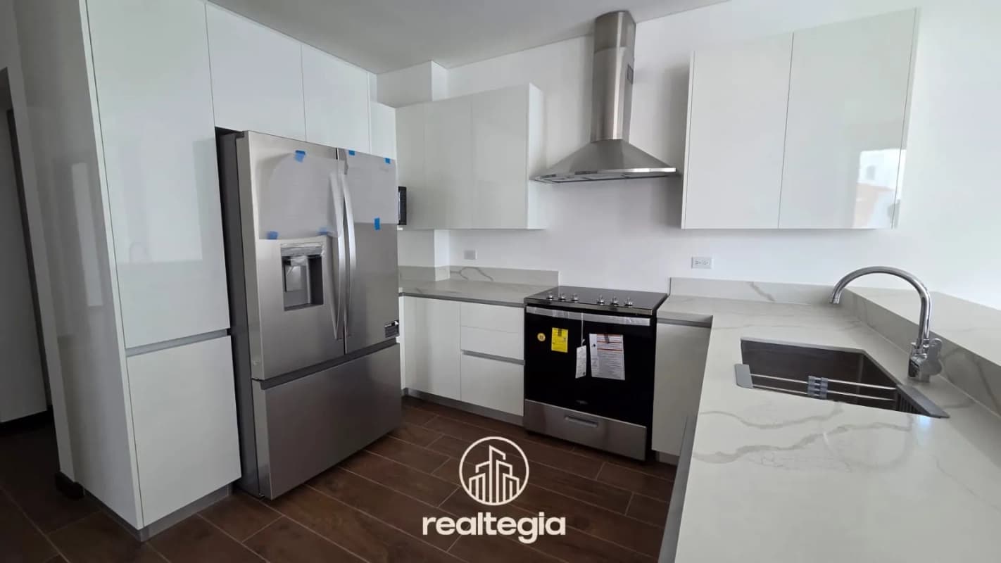 APARTAMENTO EN LIRIOS DE CAYALÁ ZONA 16