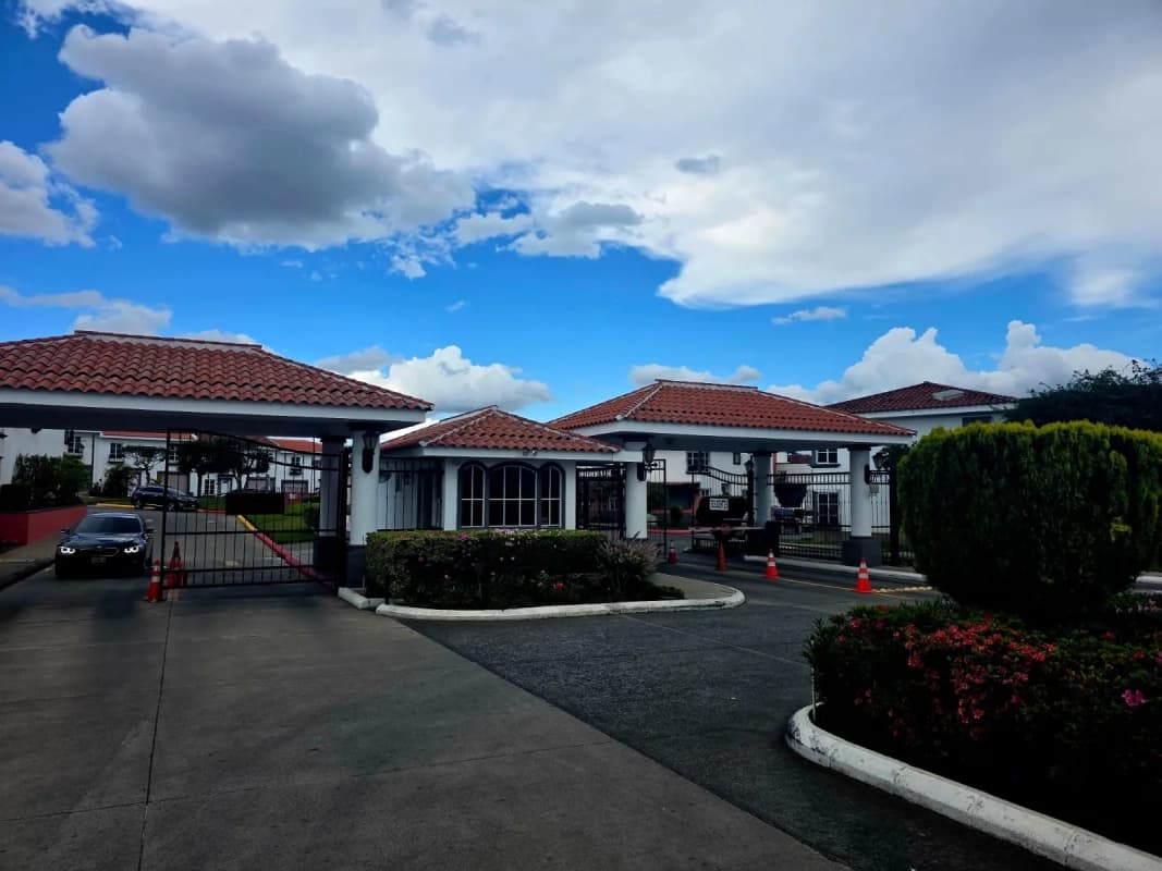 Casa en Venta Barrio de San Nicolas 2, zona 4 de Mixco atrás de Walmart San Nicolas