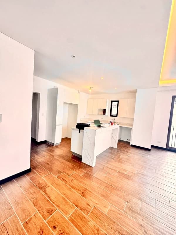 Zona 16 • Apartamento en Renta • Lirios de Cayalá