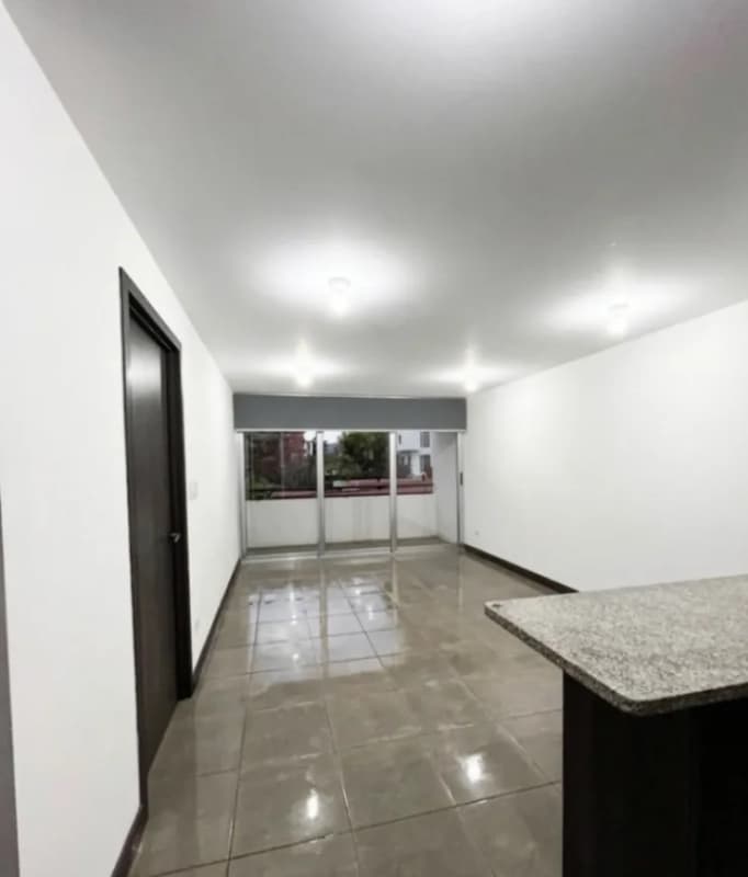 Rento Apartamento Q5,700. 1 HAB. EN EDIFICIO 3-85 CON BALCÓN Y GYM ZONA 15