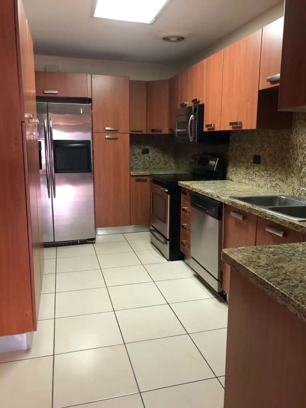 Vendo depto en zona 14, excelente ubicación!