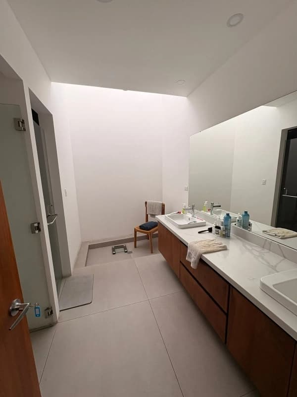 Casa en venta en San José Pinula con diseño Moderno