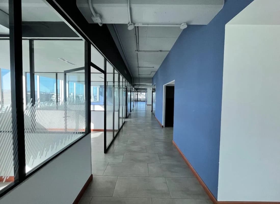 Alquiler de oficina de 524.60 mts tabicada zona 9 Reforma