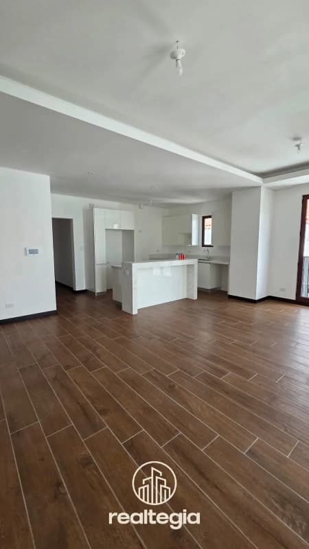 APARTAMENTO EN LIRIOS DE CAYALÁ ZONA 16