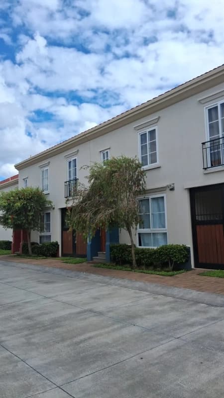 Condado Naranjo, casa totalmente equipada, dentro de Alameda Norte  Q13,500