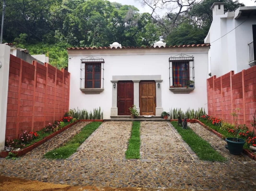 CASA EN ALQUILER EN PASTORES - ANTIGUA GUATEMALA