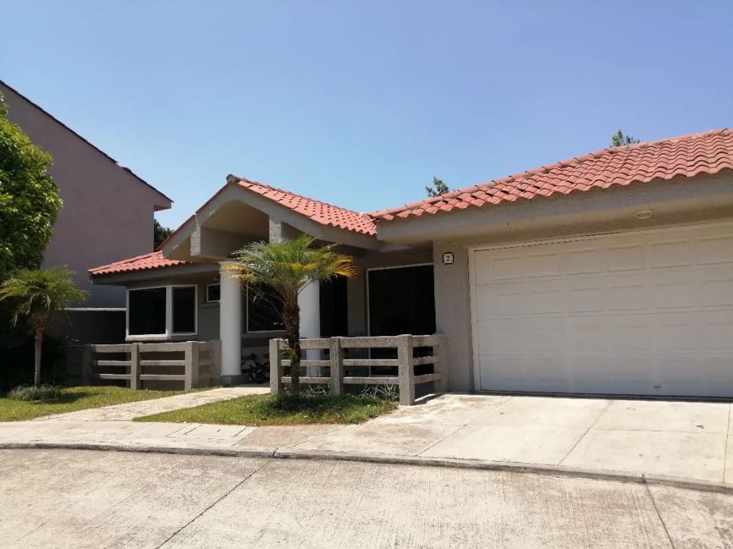 HERMOSA CASA EN RENTA EN KM 12.5 C.S