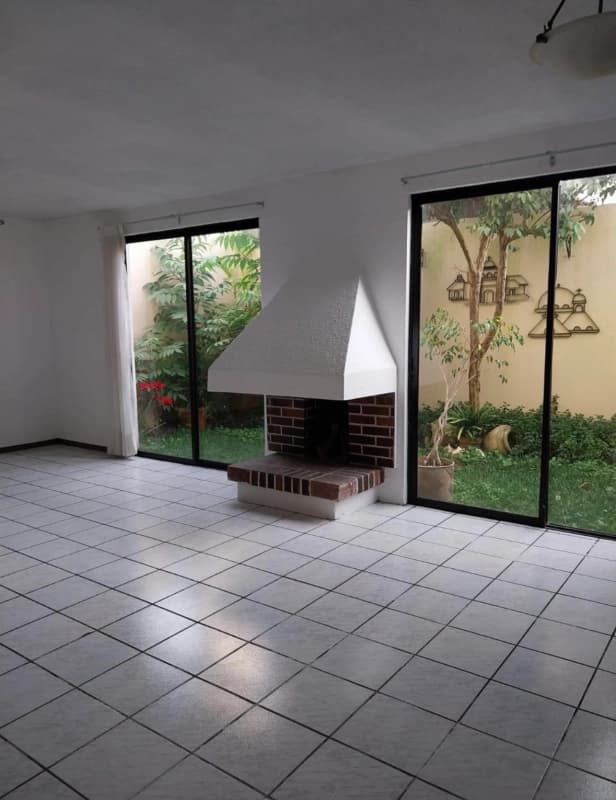 Casa en venta (para inversión) - Los Pinabetes CAES