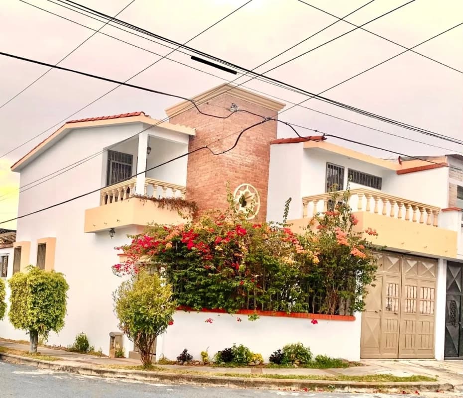 Zona 12 • Casa en Venta • Residencial Prados de Monte María