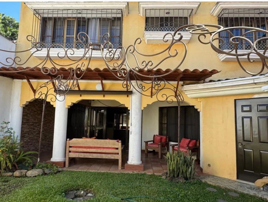 CASA EN VENTA ESTILO COLONIAL ZONA 10