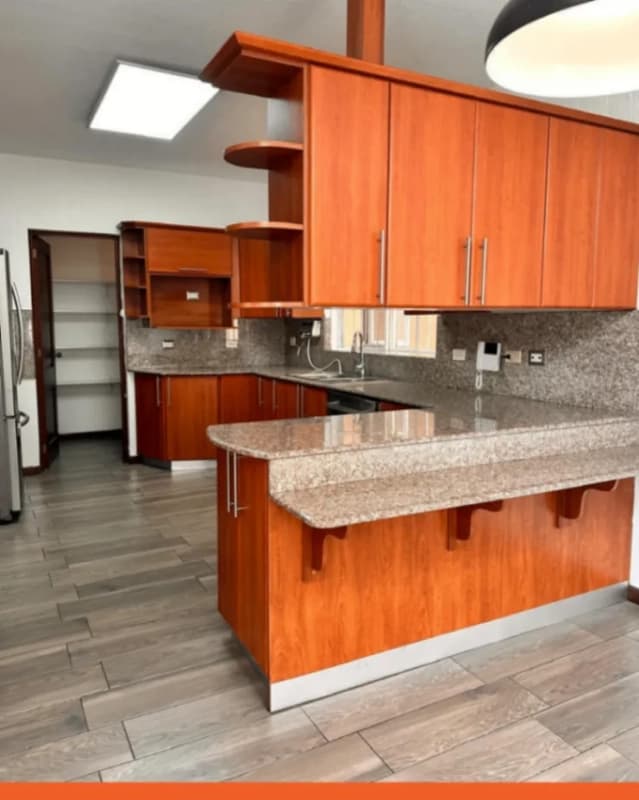 Casa en renta en zona 13!!