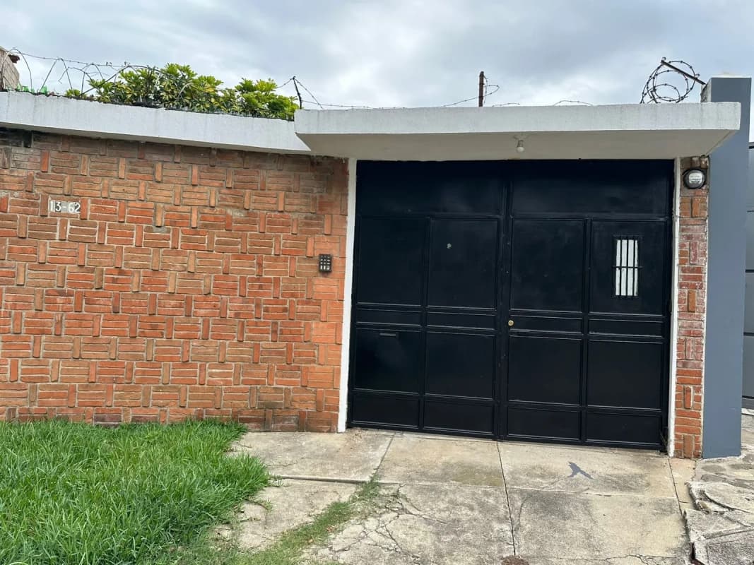 VENTA CASA DE UN NIVEL EN RESIDENCIAL, ZONA 13