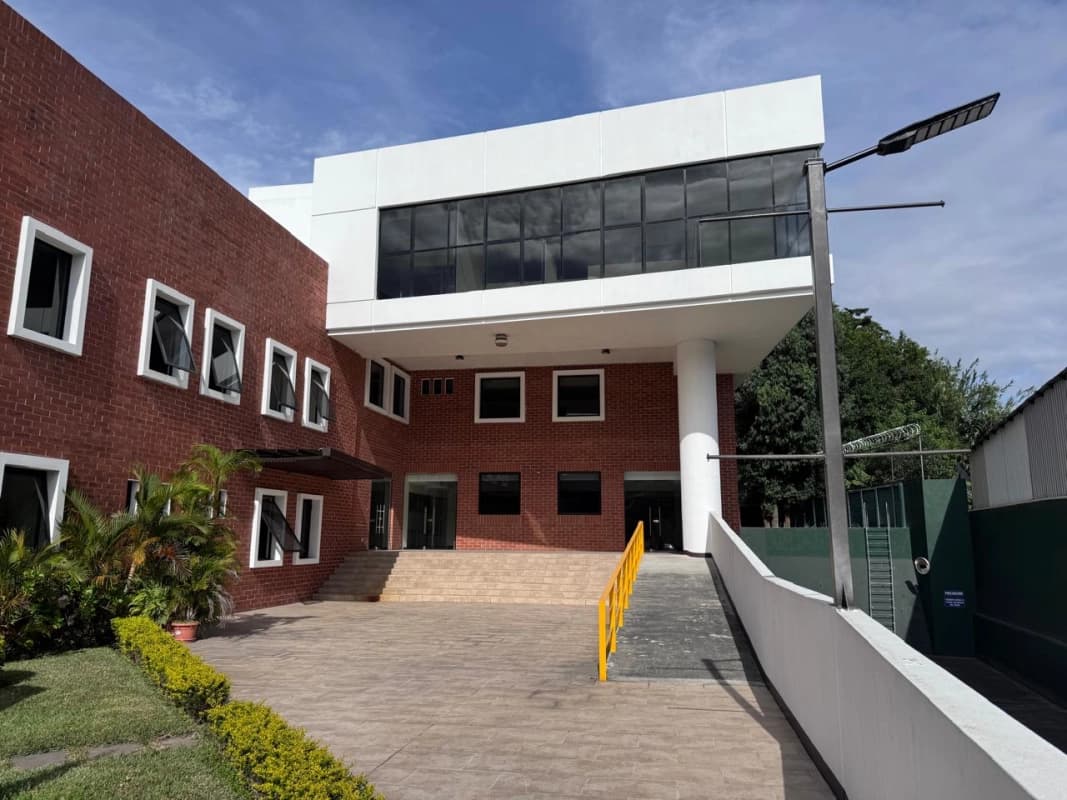 EDIFICIO EN RENTA, ZONA 10