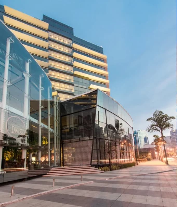 Rento Oficina de 200m2 en Design Center, Zona 10