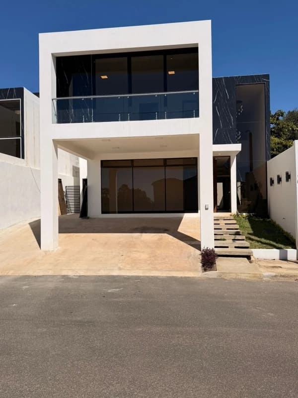 Casa en venta en condominio privado, carretera a Santa Elena Barillas