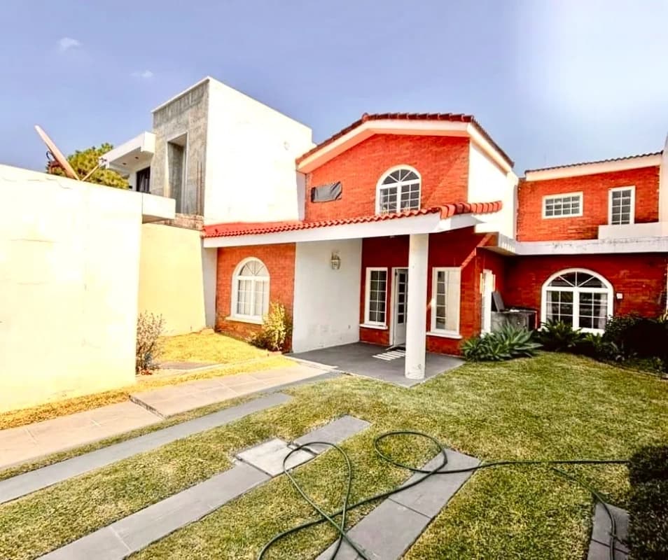 Zona 8 de Mixco • Casa en Venta • Condominio Orquídeas, San Cristóbal
