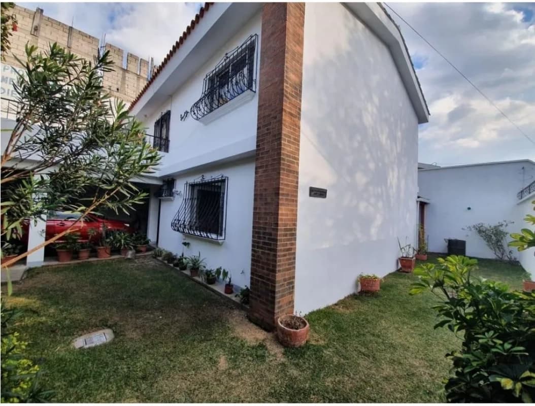 Casa en Venta Zona 14, La Villa