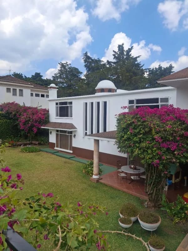 Exclusiva Residencia en Venta: Lujo y Amplitud en Casa y Campo