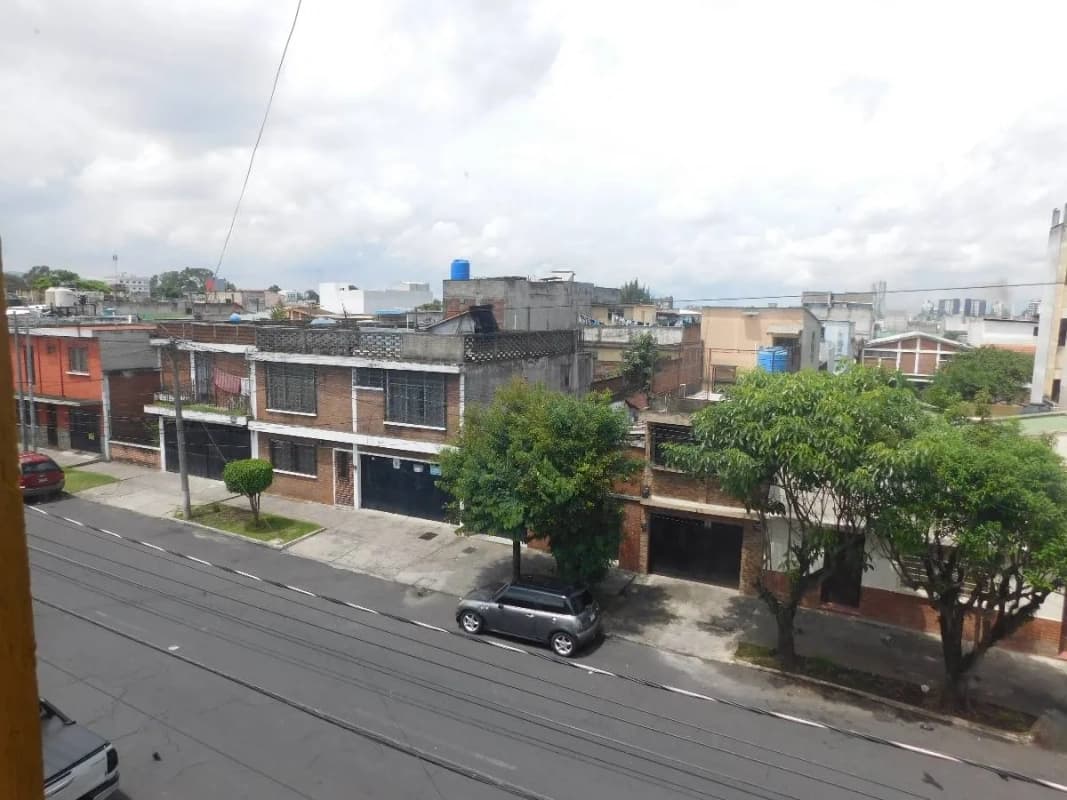 Oportunidad Comercial: Edificio de 4 Niveles con Locales y Oficinas – Zona 11 Roosevelt